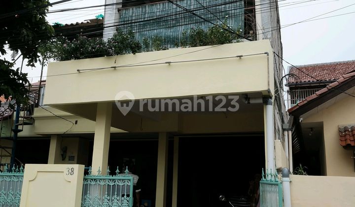 Warung Jati - Rumah Lama Hitung Tanah Dekat Halte Busway Di Warung Jati Jakarta Selatan