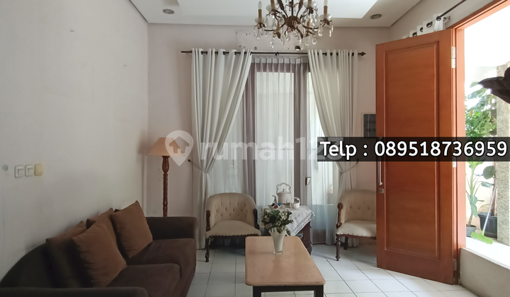 Mampang Prapatan - Old House in a Strategic Location Close to Schools and Offices in Mampang Prapatan, South Jakarta 2