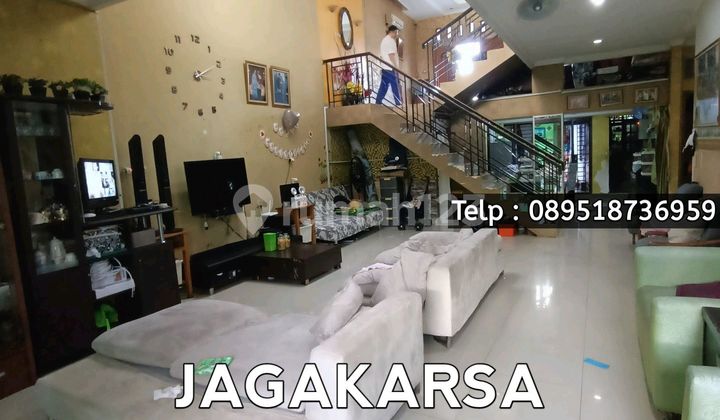 Jagakarsa - Rumah Lama Siap Huni Bentuk Tanah Mengantong Di Jagakarsa Jakarta Selatan