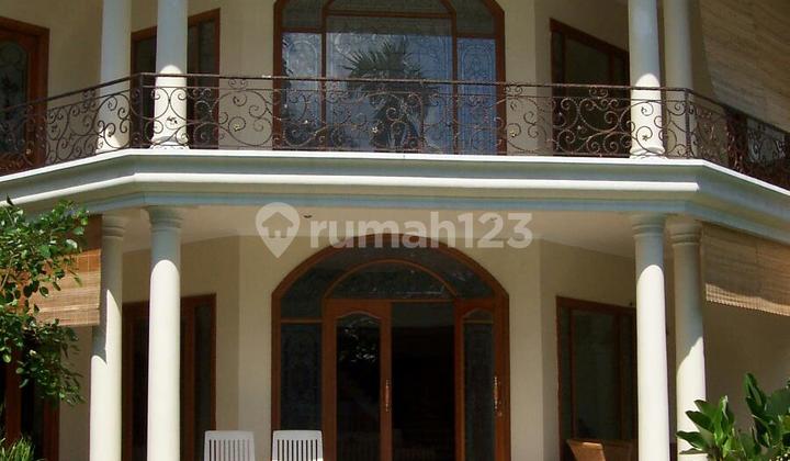 Kemang - Rumah Mewah Siap Huni dengan Private Swimming Pool di Kemang