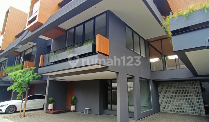 Kemang - Brand New Luxury House Setiap Huni Dalam Townhouse di Kemang