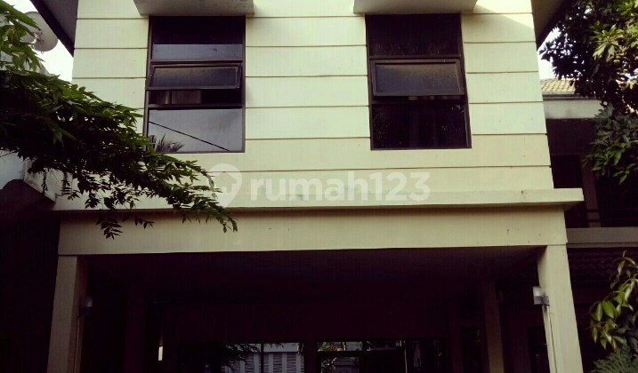 Rumah Dekat Akses Transportasi di Pondok Labu 2