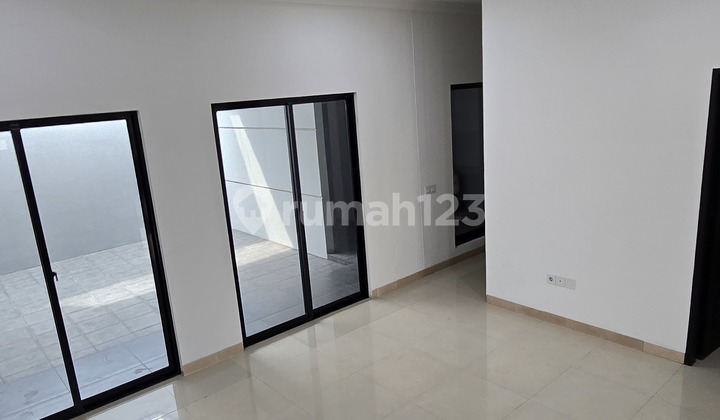House for Sale in Villa Melati Mas, Tangerang 2
