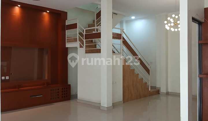 Disewakan Rumah di Nusaloka, BSD, Tangerang Disewakan Rumah di Nusaloka, BSD, Tangerang