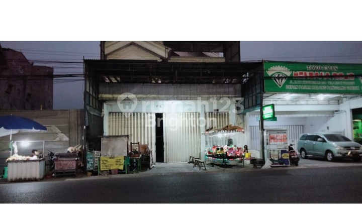 Strategic Shop House for Sale Opposite Balongpanggang Market