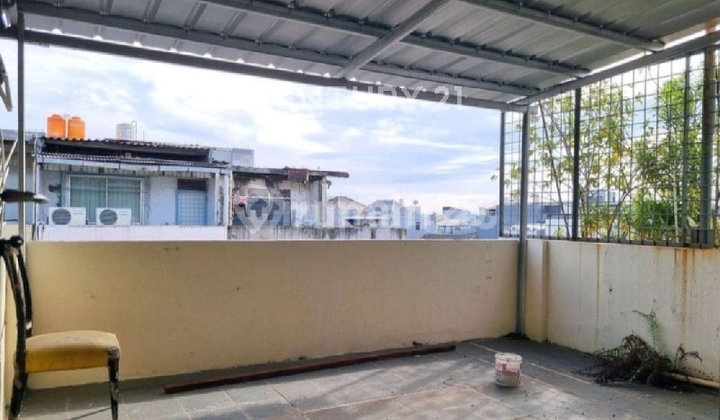 Unfurnished 4-Story Shop House in Grogol Permai 2