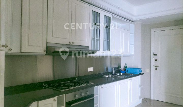 Four Season 3BR 198 Sqm Baru Renovasi Siap Huni 2