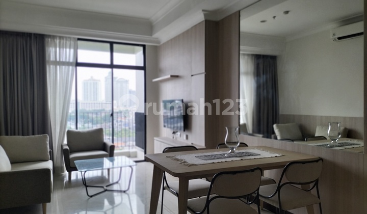 Apartemen 3 Kamar Tidur di Permata Hijau Suites View ke Swimmin Pool Apartemen 3 Kamar Tidur di Permata Hijau Suites View ke Swimmin Pool