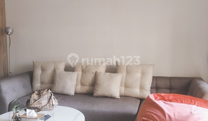 Apartemen Cantik 2 Kamar Tidur Hadap Kolam Renang di Kusuma Candra Kawasan Scbd