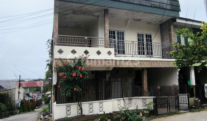 2 Floors Ready to Live Strategic Location in Cilebut Certificate