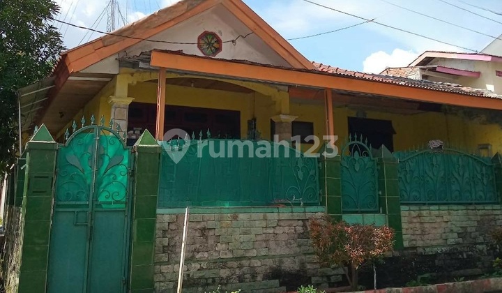 Rumah Strategis Hanya 3 Menit Ke Stasiun Bojong Gede Rumah Strategis Hanya 3 Menit Ke Stasiun Bojong Gede