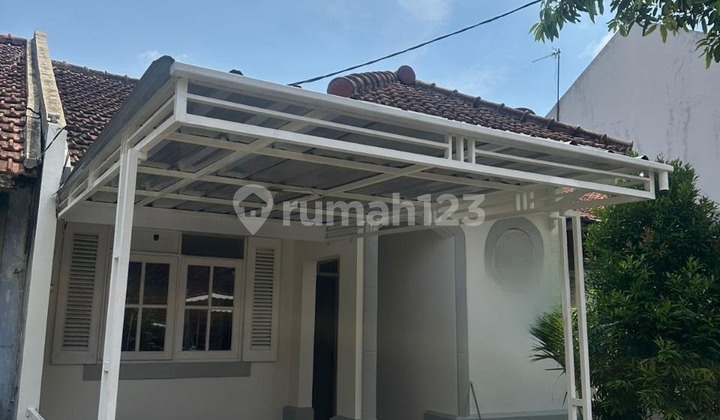 Strategic House Near Toll Gate In Sentul Strategic House Near Toll Gate In Sentul