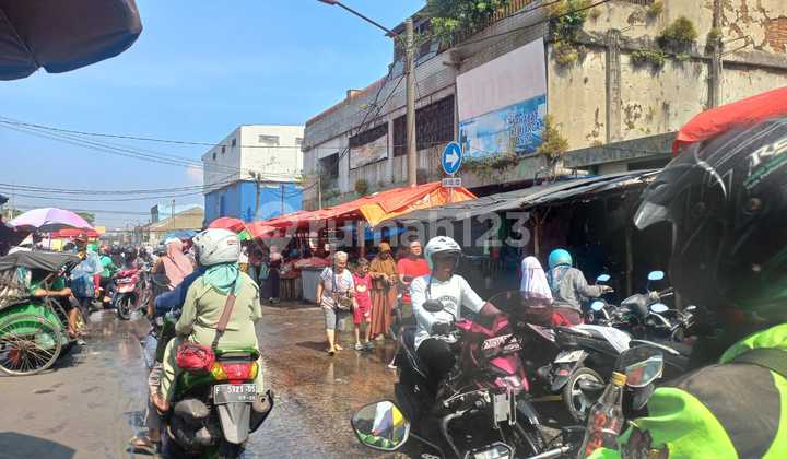 For Sale: 3-Story Shop House in Pasar Anyar, Accessible by Public Transport 2