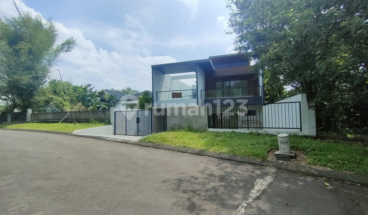 Jual Rumah Mewah Second Rasa Baru 3 Lantai Kolam Renang Di Sentul City  2