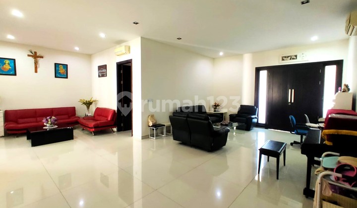 Ivn - Dijual Cepat Rumah Graha Family Surabaya Barat Semi Furnish