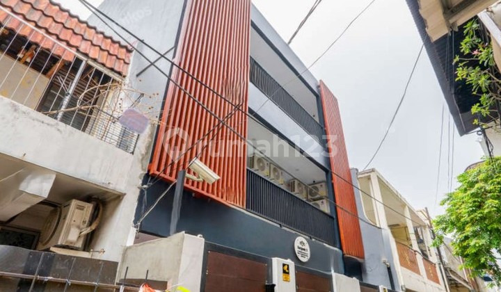 Ton - For Sale: Tanjung Duren Boarding House with 19 Furnished Rooms Ton - For Sale: Tanjung Duren Boarding House with 19 Furnished Rooms