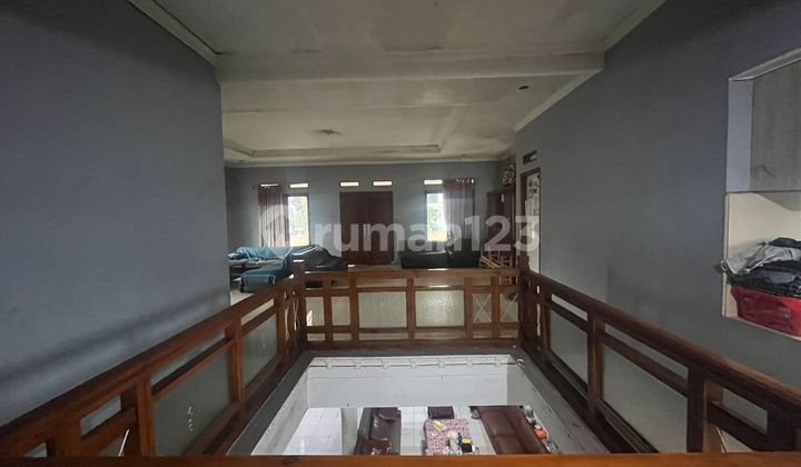 House for Sale Location on Provincial Road Area of South Cimahi Road in Front of the House Wide House for Sale Location on Provincial Road Area of South Cimahi Road in Front of the House Wide