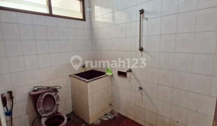 Dijuaml Mainroad House Strategic Location Located in an Elite Housing Area of South Bandung Complete Housing Complex Facilities Close to Traditional Market and Also Near Toll Gate Entrance 2