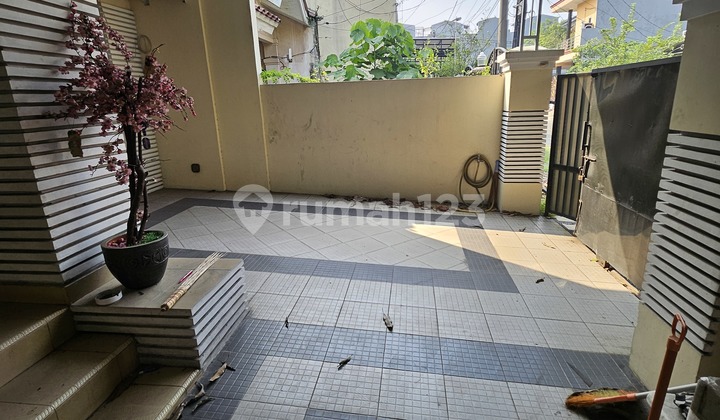 Ready-to-Occupy 3-Story Charming Residence 2