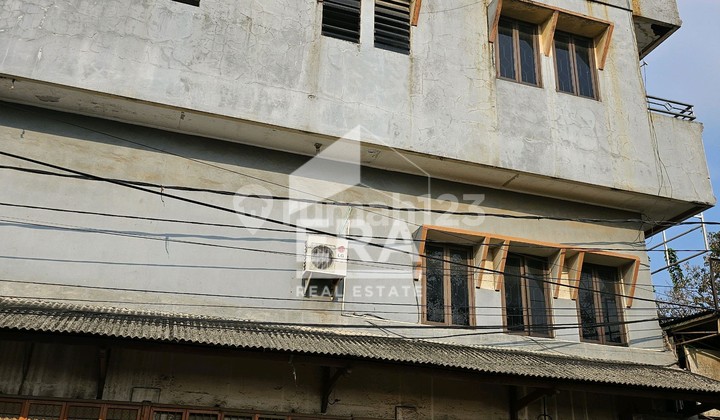 Strategic 4-Story Shophouse Strategic 4-Story Shophouse