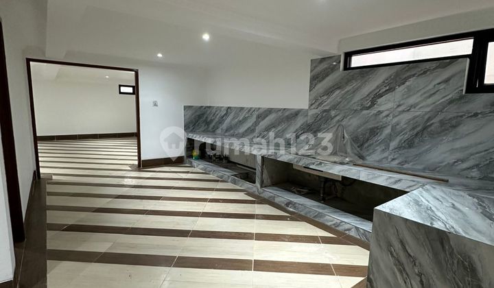 Luxurious and Majestic Ready-to-Occupy Residence 2