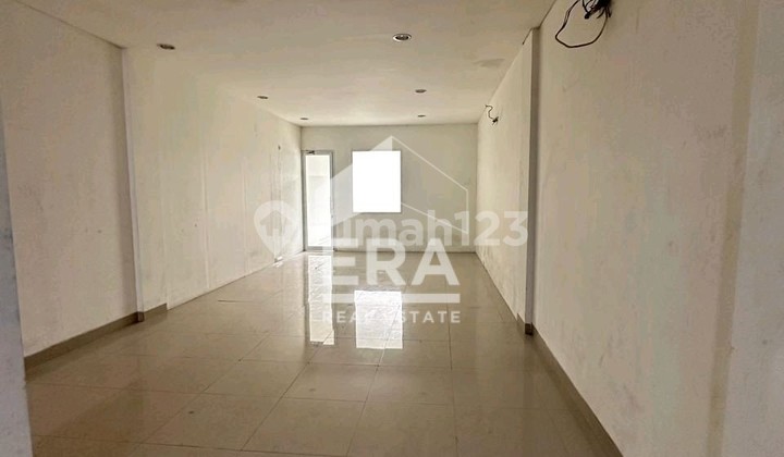 Neat and Strategic 3-Story Shophouse 2