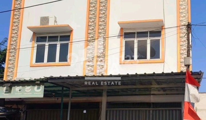 Ready-to-Occupy and Neat 3.5-Story Shophouse Ready-to-Occupy and Neat 3.5-Story Shophouse