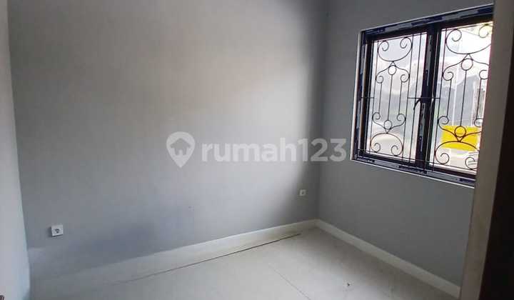 Beautiful 1.5-Story Residence Ready to Occupy 2