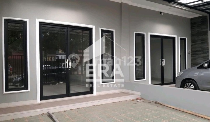 For Sale: 3.5-Story Shop House Ready to Occupy