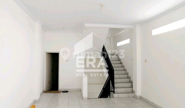 Ready-to-Occupy and Neat 3.5-Story Shophouse 2