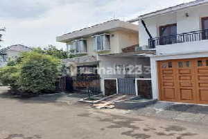 Minimalist House in Greek Cluster at Banjar Wijaya