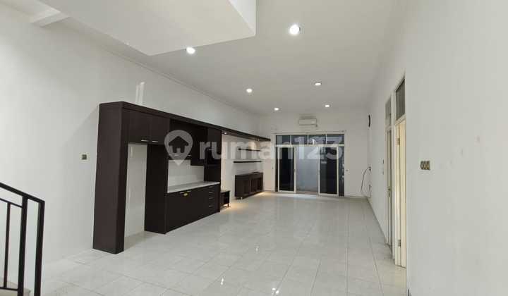 Rumah Besar View Taman Cluster Taman Diponegoro di Lippo Karawaci Rumah Besar View Taman Cluster Taman Diponegoro di Lippo Karawaci