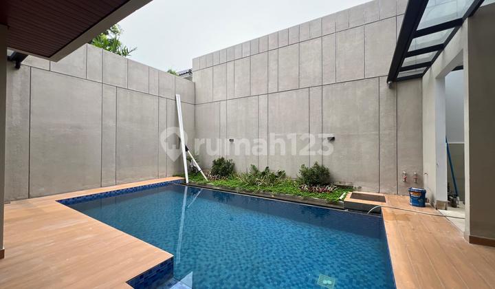 Rumah Mewah Brand New dengan Swimming Pool Taman Himalaya di Lippo Karawaci 2