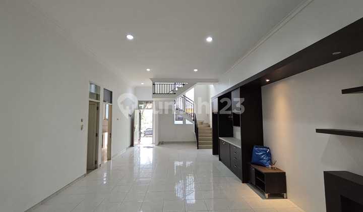Rumah Besar View Taman Cluster Taman Diponegoro di Lippo Karawaci 2