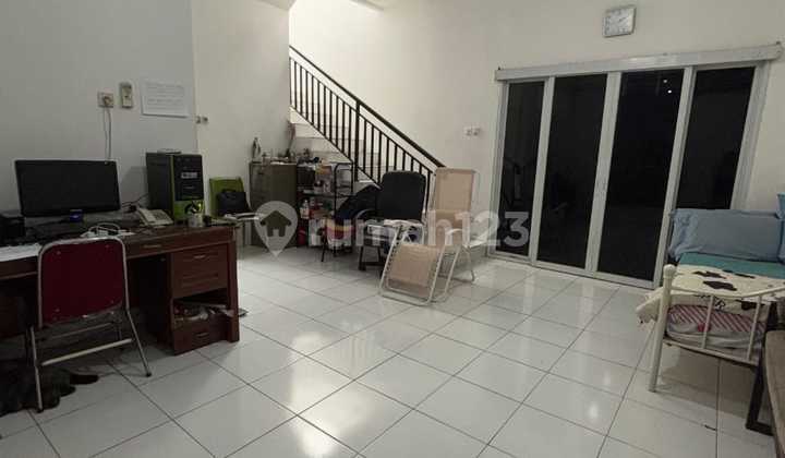 Ready-to-Occupy Boulevard House in Grandview Karawaci 2