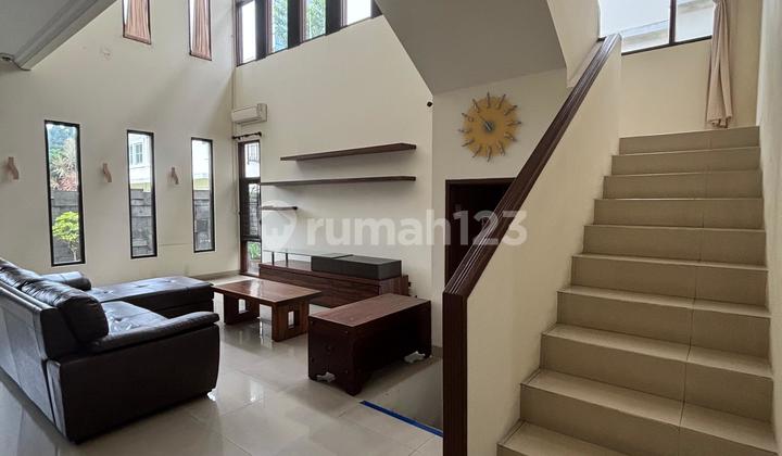 Rumah Furnished 2 Lantai Cluster Taman Beverly di Lippo Karawaci