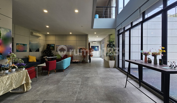 Rumah Serasa Villa Direct View Danau Scarlet Summarecon Serpong