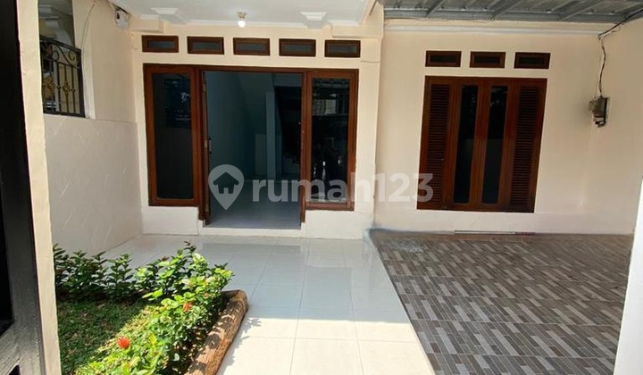 Rumah Siap Huni 2 Lantai Taman Royal