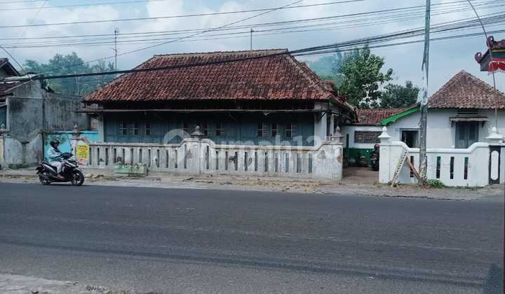 FOR RENT: Commercial House on Godean Street, Sleman