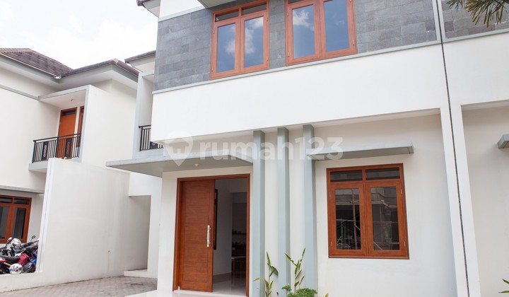 Rumah Mewah Full Furnish Dalam Cluster Di Utara Mirota Godean, Tegalrejo, Yogyakarta Rumah