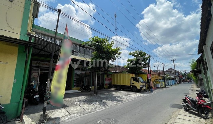 For Rent, Commercial Space, Strategic Location on Jalan Kaliurang Km 5, Caturtunggal, Depok, Sleman 1