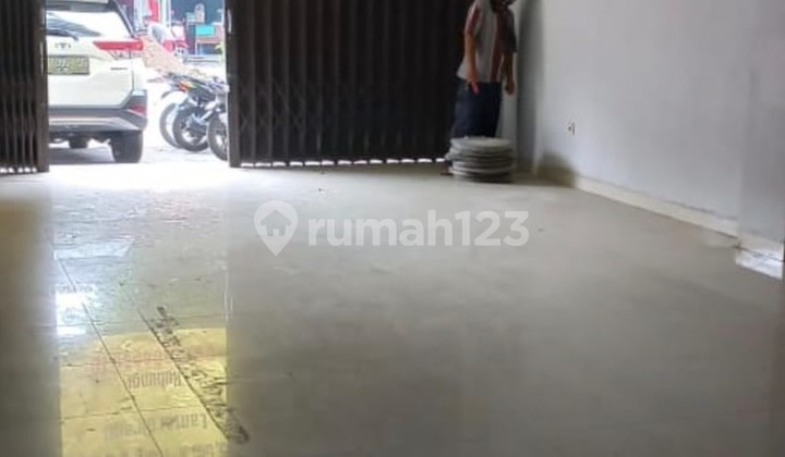 3-Story Shophouse Suitable For Business On Jl Godean Near Mirota Godean