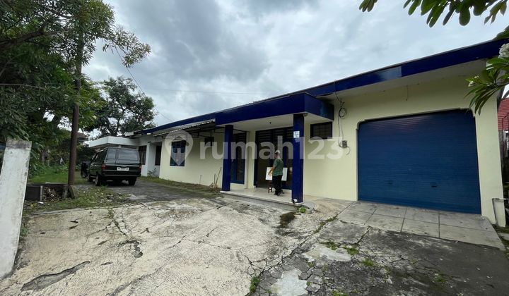 For Rent Classic House in the Center of Yogyakarta City - Near UGM & Business Center