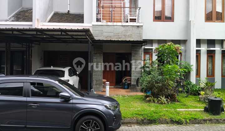 Hunian Mewah 2 Lantai di Perumahan  Palagan, Dekat Hyatt & Resto Populer