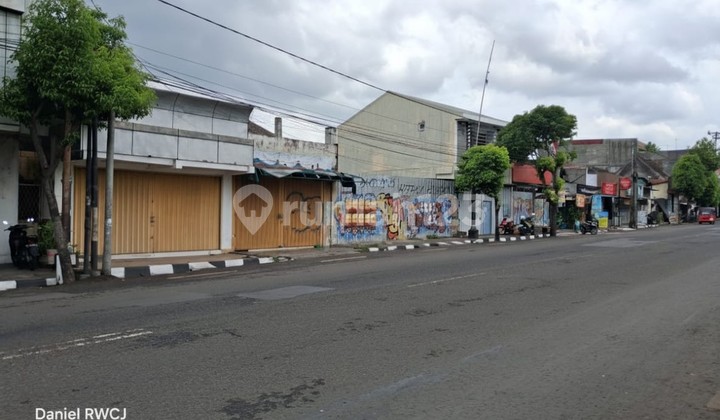 Strategic Shop House on Brigjen Katamso Street, Yogyakarta 2