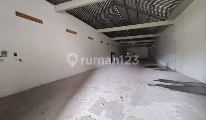For Rent: 600 Square Meters Warehouse Located on Jalan Prambanan-Piyungan, Sleman