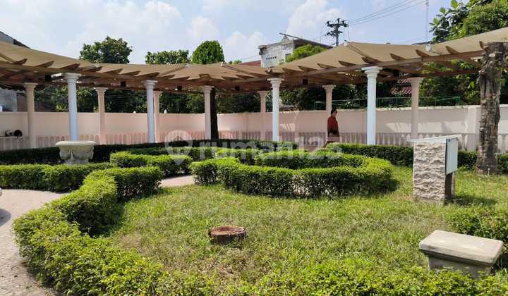 For Rent Colonial Style Commercial Building in the Heart of Jogja City, Jl Suryodiningratan