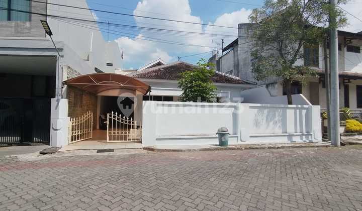 For Rent House in Taman Griya Indah Housing Complex, Location Near Mirota Godean For Rent House in Taman Griya Indah Housing Complex, Location Near Mirota Godean