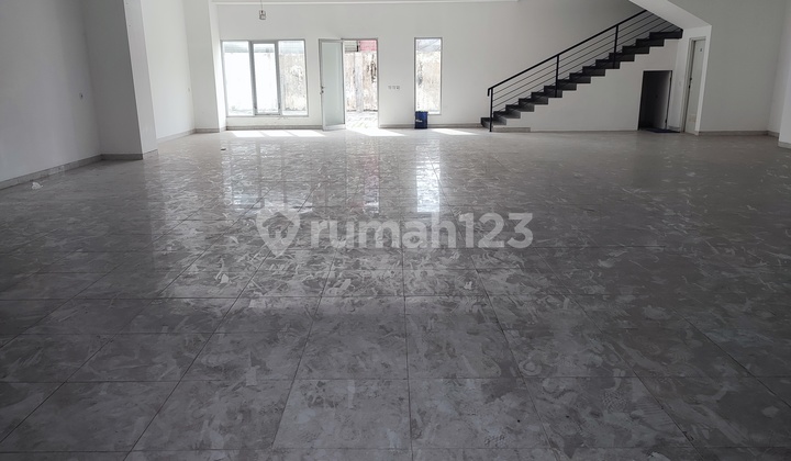 For Rent: Strategic Shop House on Magelang Street Km4