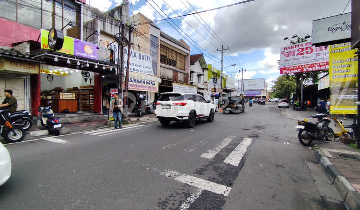 Shop House on Bhayangkara Street, A Few Meters from Malioboro, Yogyakarta.